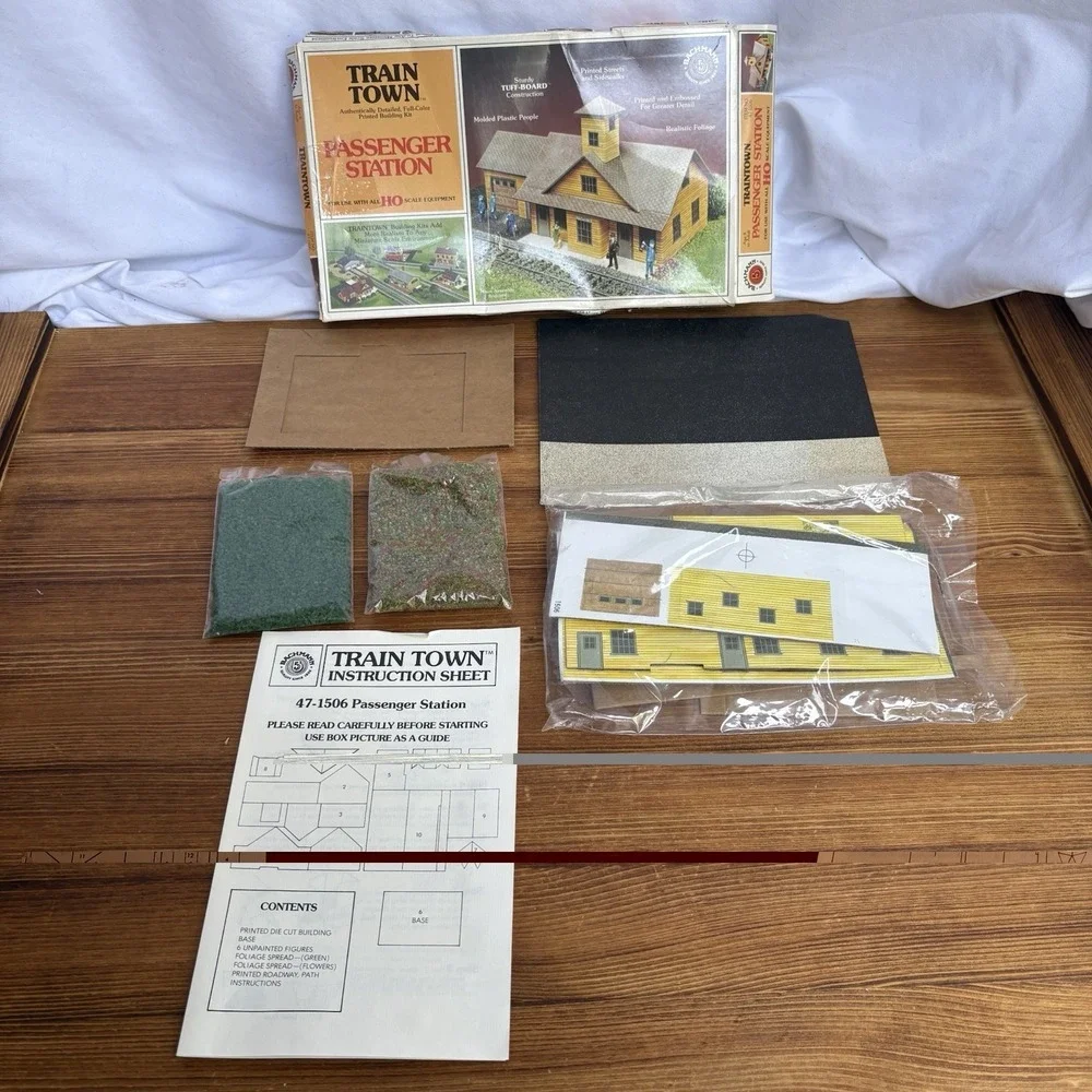 Bachmann Train Town HO Scale Passenger Station Model Kit 47-1506 Complete Box